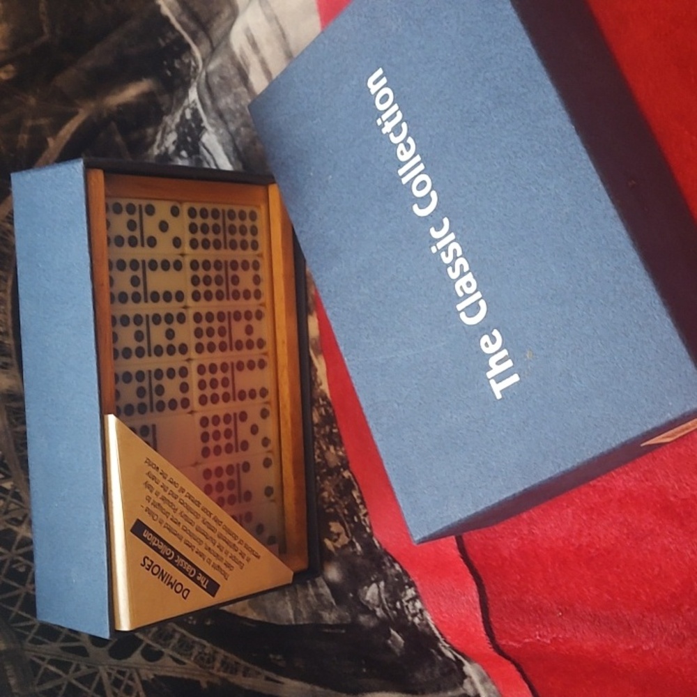 Dominoes Set in Box - Picture 5 of 7